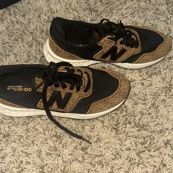 Women’s New Balance size 7.5. Leopard print - Picture 4 of 6